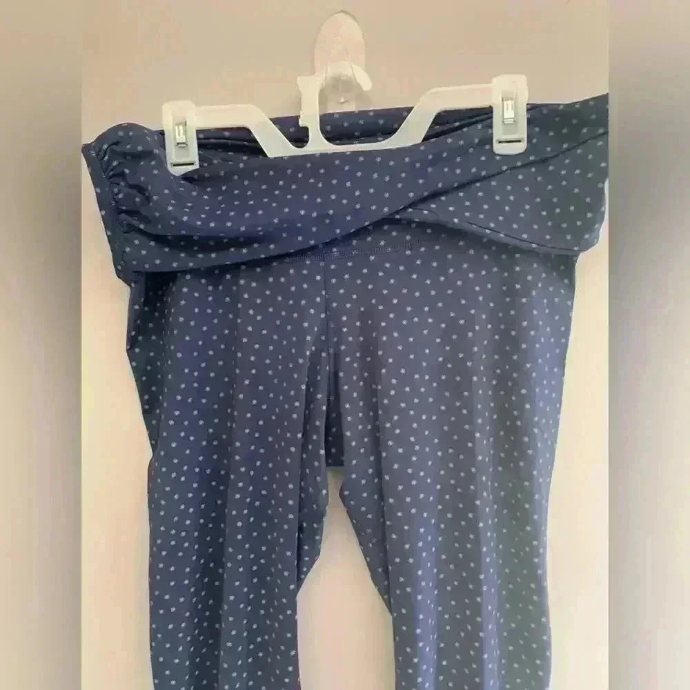 Woman’s Nike Dry Fit Blue Polka Dot Capri Leggings Size XL
